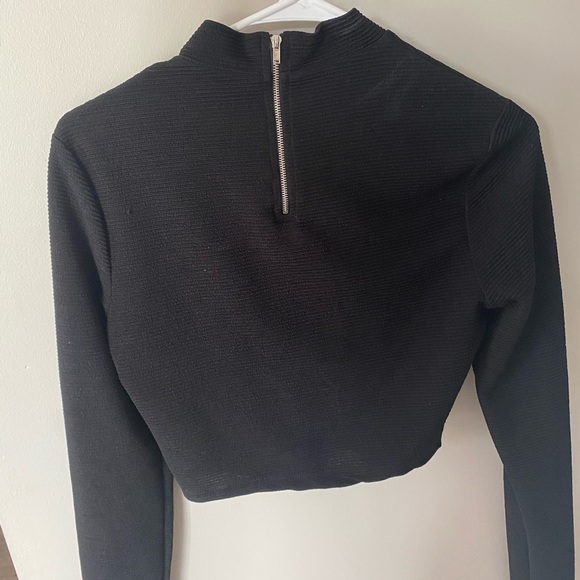 Black crop shirt - Picture 2 of 2